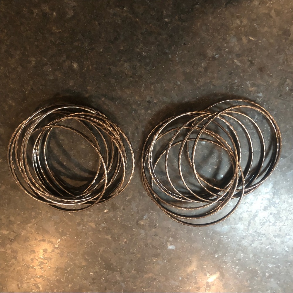 Set of 2 textured bangle bracelets